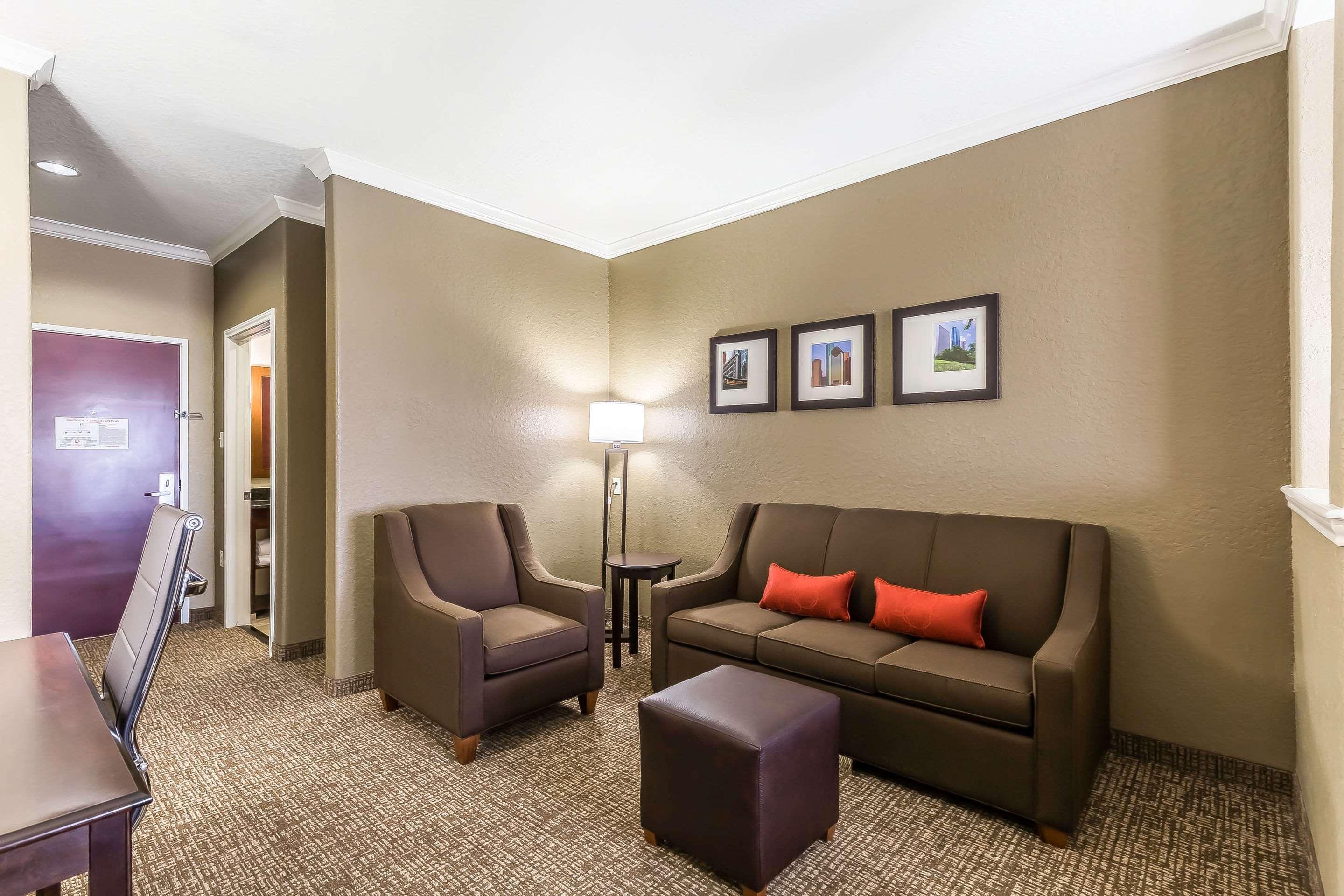 Comfort Suites Houston Iah Airport - Beltway 8 Exterior photo